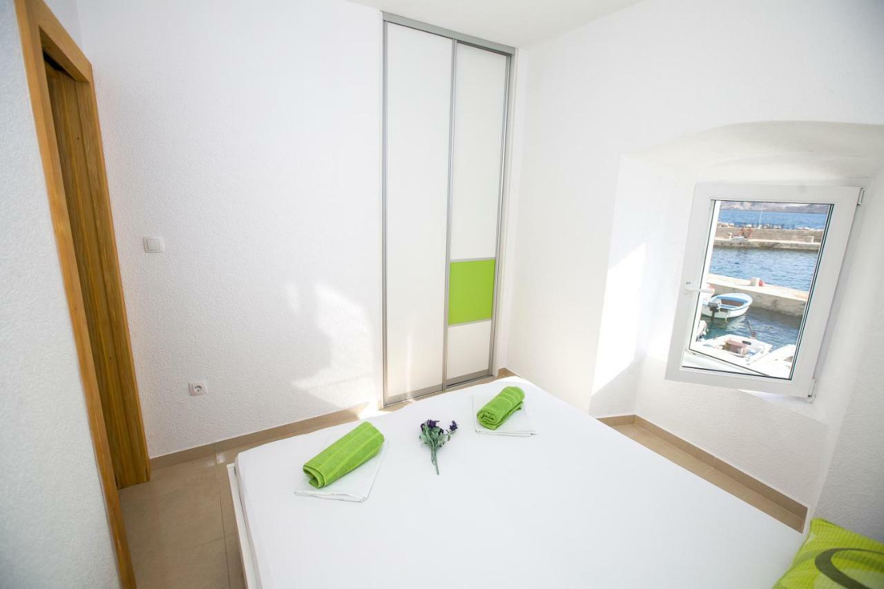 Apartmani Cindric Karlobag Exterior foto