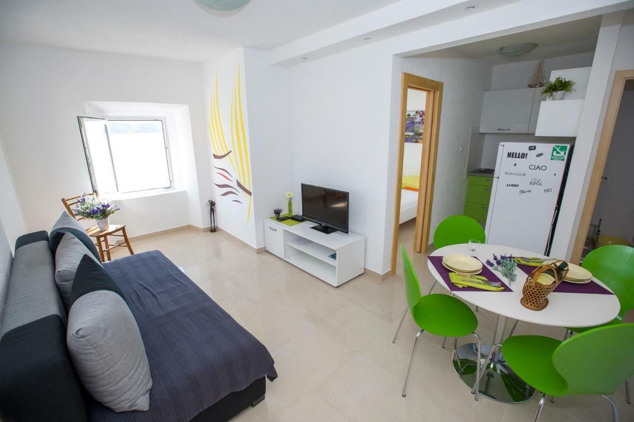 Apartmani Cindric Karlobag Exterior foto